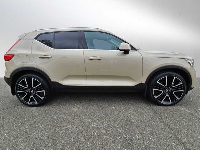 2025 Volvo XC40 Plus Bright Theme