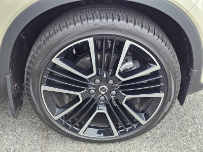 2025 Volvo XC40 Plus Bright Theme
