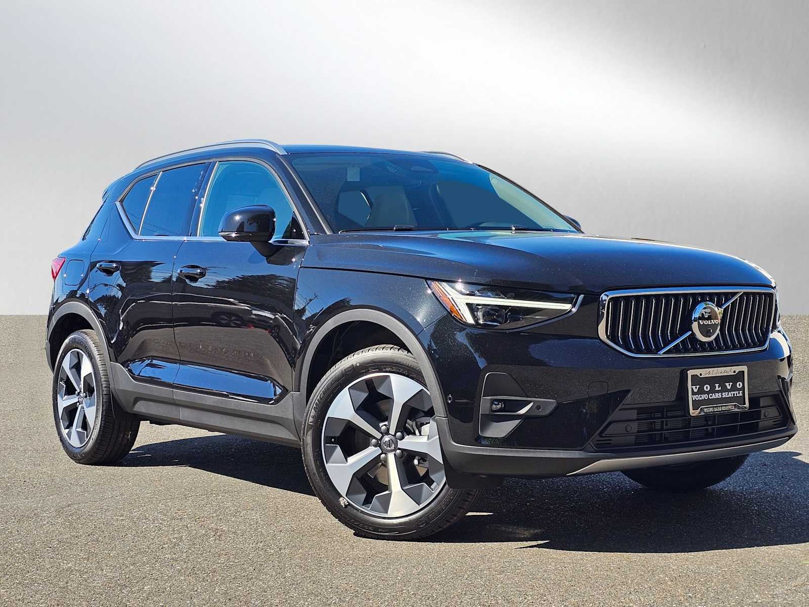 2025 Volvo XC40 Plus Bright Theme