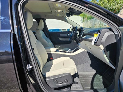 2025 Volvo XC40 Plus Bright Theme