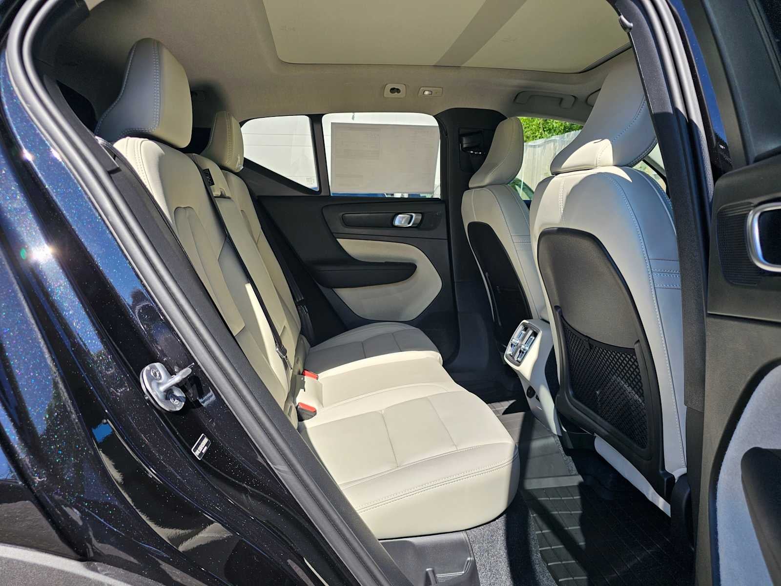 2025 Volvo XC40 Plus Bright Theme