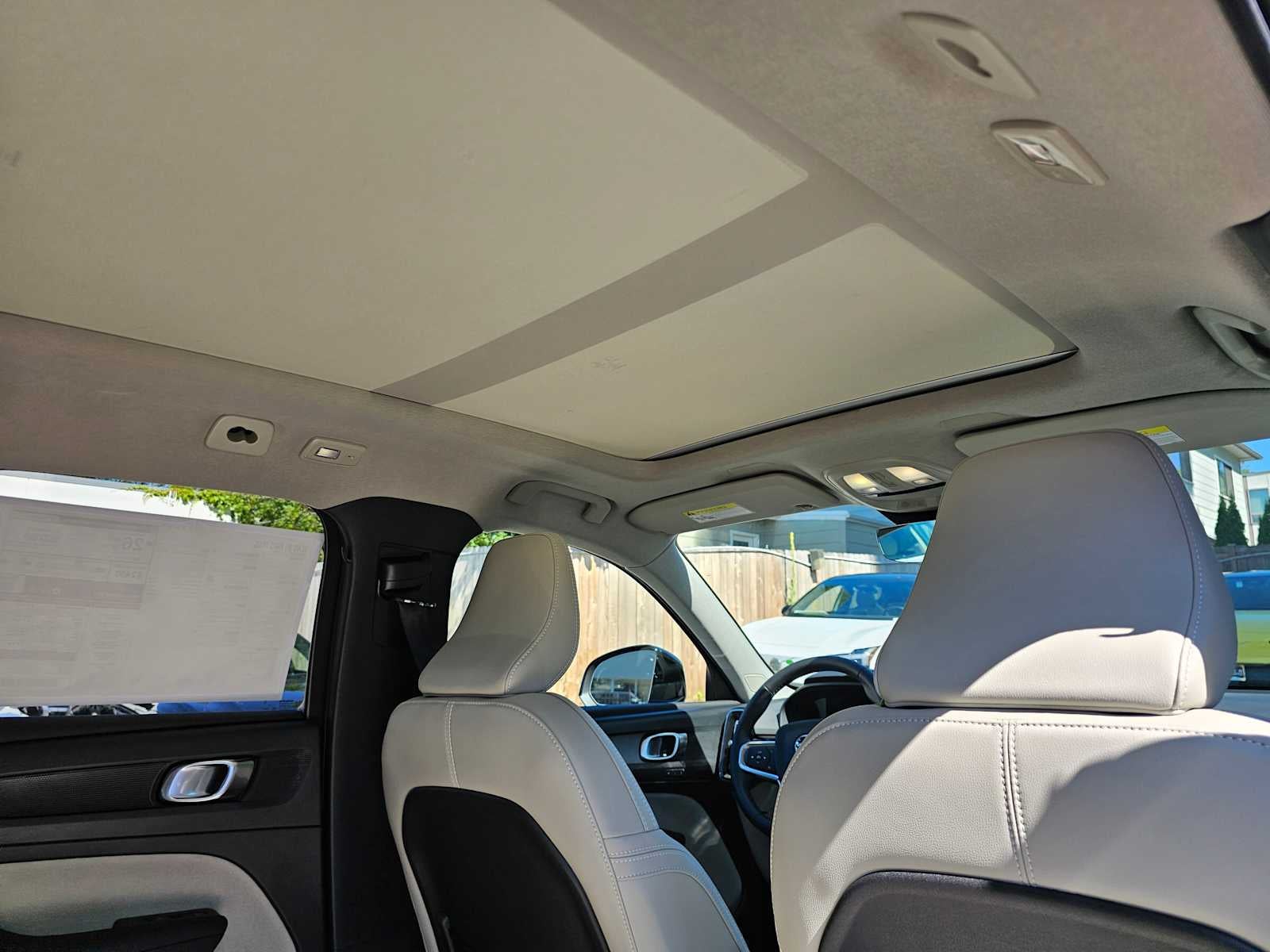 2025 Volvo XC40 Plus Bright Theme