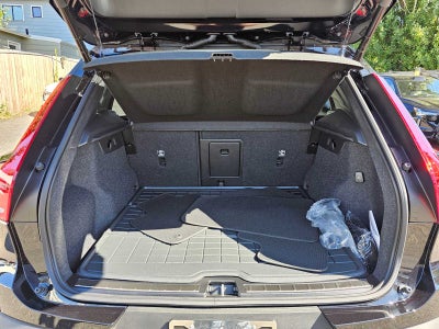 2025 Volvo XC40 Plus Bright Theme