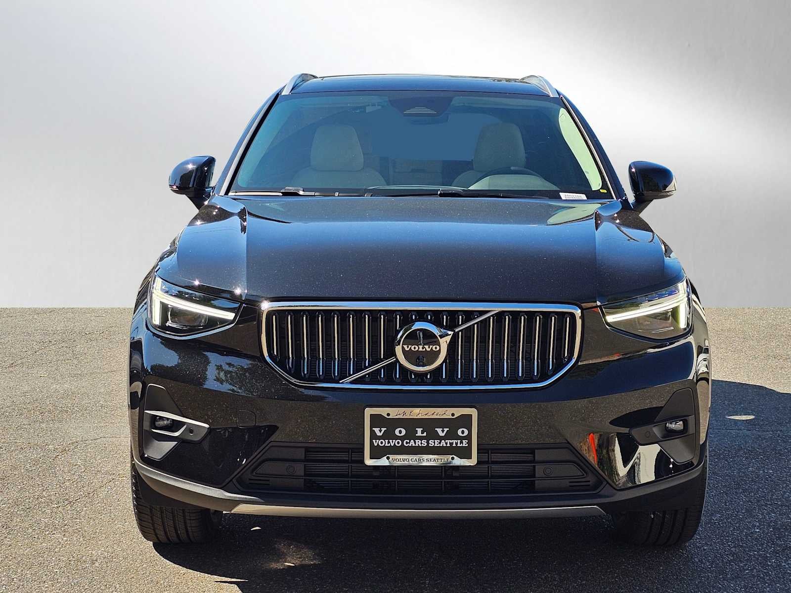 2025 Volvo XC40 Plus Bright Theme