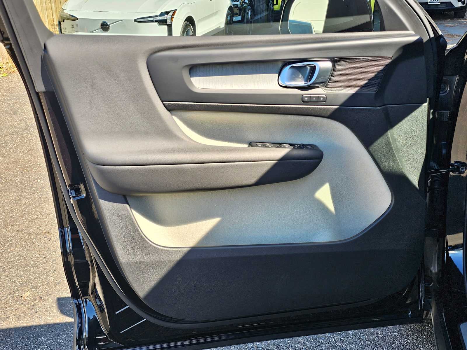 2025 Volvo XC40 Plus Bright Theme