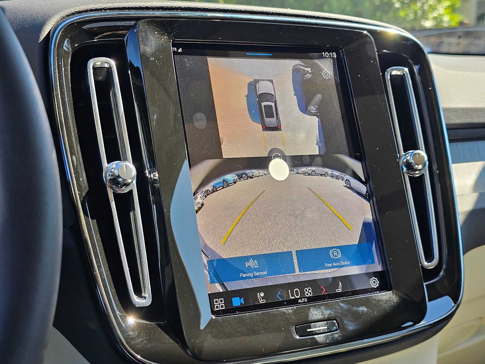 2025 Volvo XC40 Plus Bright Theme