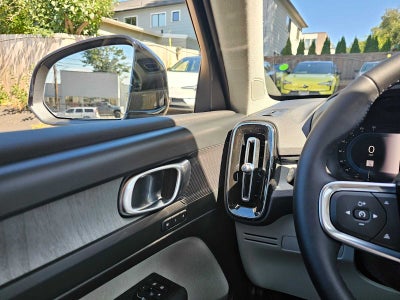 2025 Volvo XC40 Plus Bright Theme