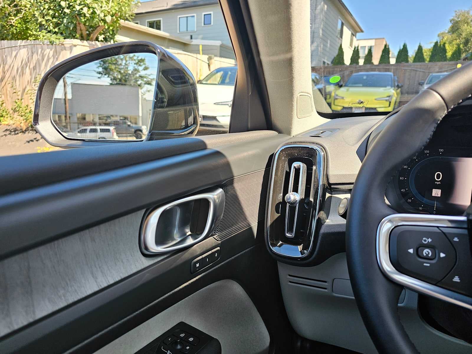 2025 Volvo XC40 Plus Bright Theme