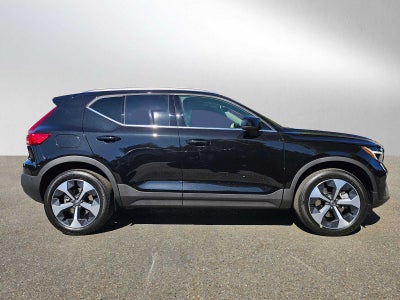 2025 Volvo XC40 Plus Bright Theme