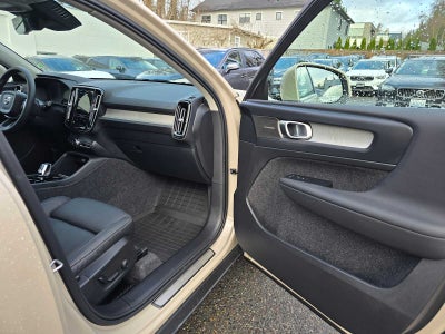 2025 Volvo XC40 Plus Bright Theme