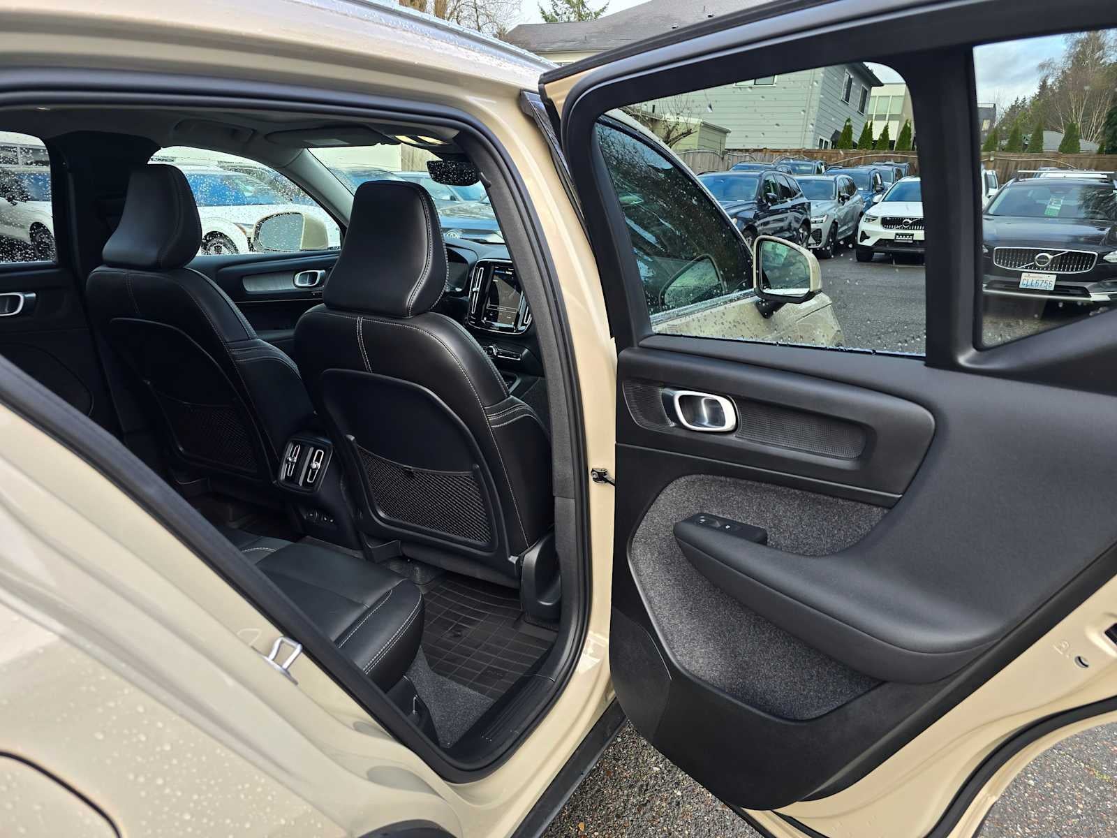 2025 Volvo XC40 Plus Bright Theme