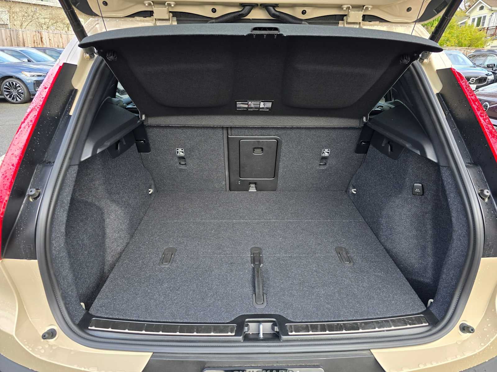 2025 Volvo XC40 Plus Bright Theme