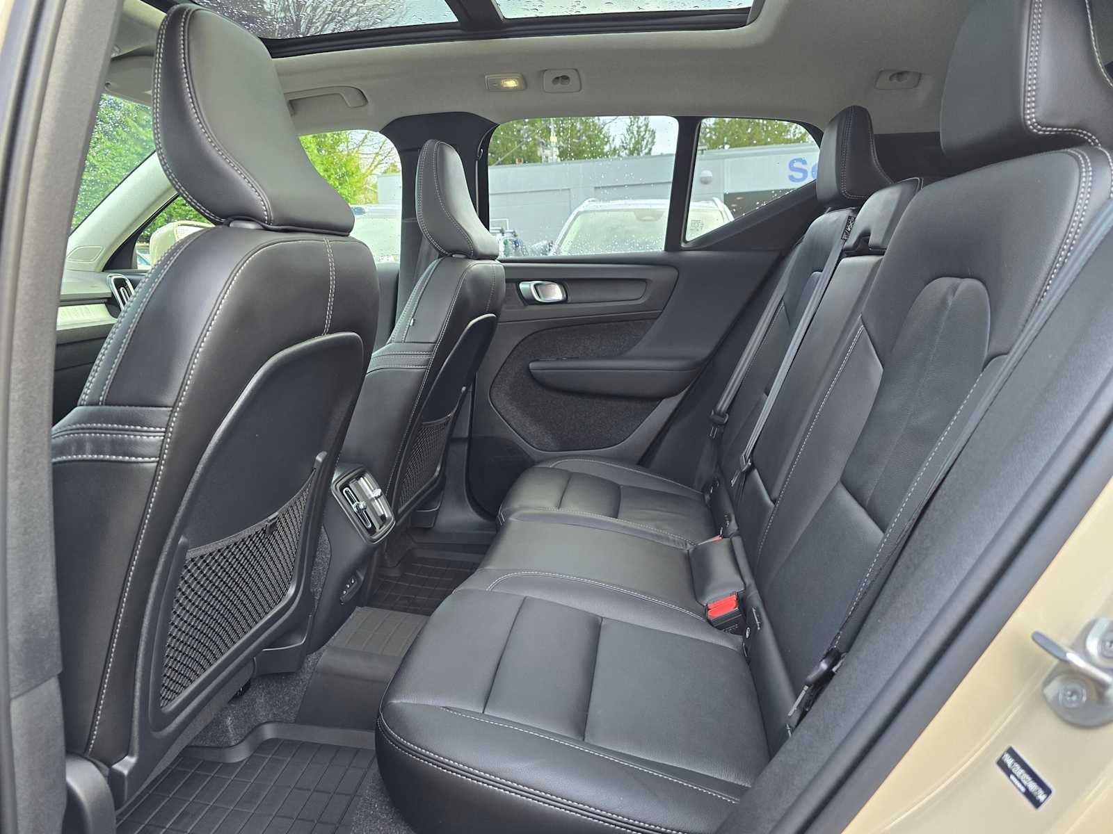 2025 Volvo XC40 Plus Bright Theme