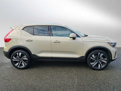 2025 Volvo XC40 Plus Bright Theme