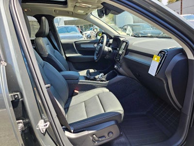 2024 Volvo XC40 Ultimate Bright Theme