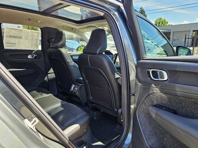 2024 Volvo XC40 Ultimate Bright Theme