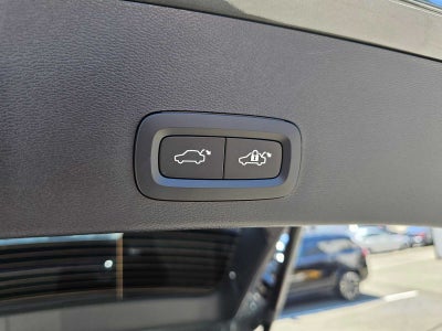 2024 Volvo XC40 Ultimate Bright Theme