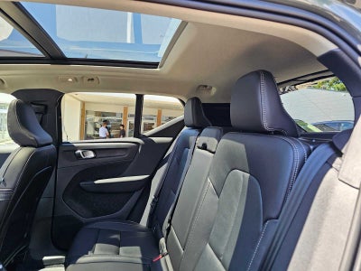 2024 Volvo XC40 Ultimate Bright Theme