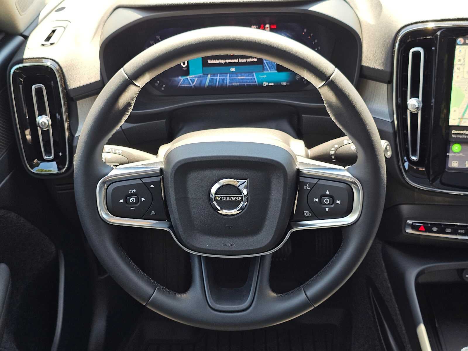 2024 Volvo XC40 Ultimate Bright Theme