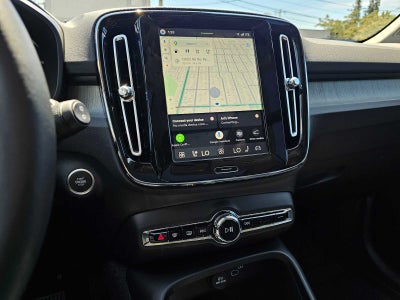 2024 Volvo XC40 Ultimate Bright Theme