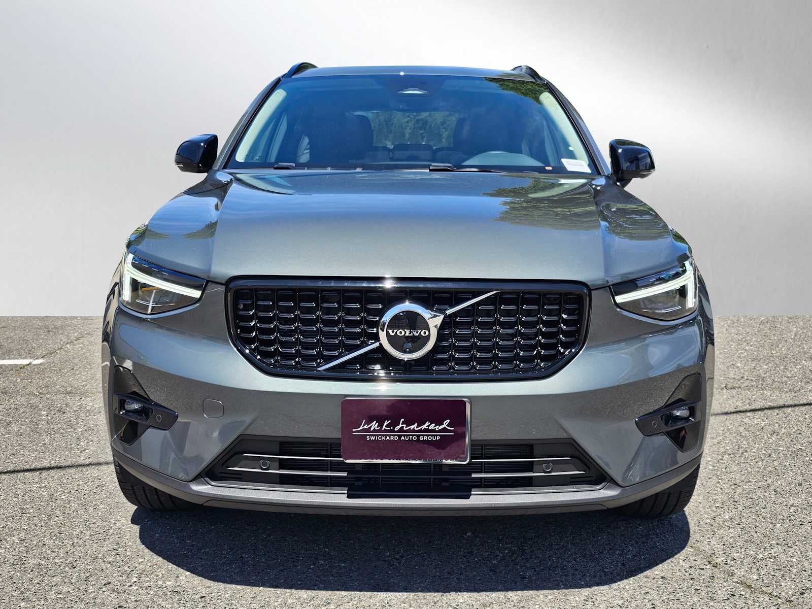 2024 Volvo XC40 Ultimate Bright Theme