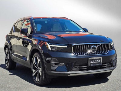 2025 Volvo XC40 Ultra Bright Theme