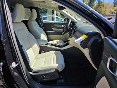 2025 Volvo XC40 Ultra Bright Theme