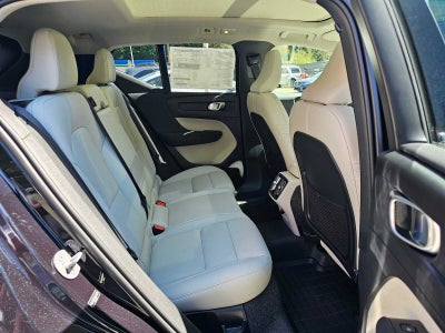 2025 Volvo XC40 Ultra Bright Theme