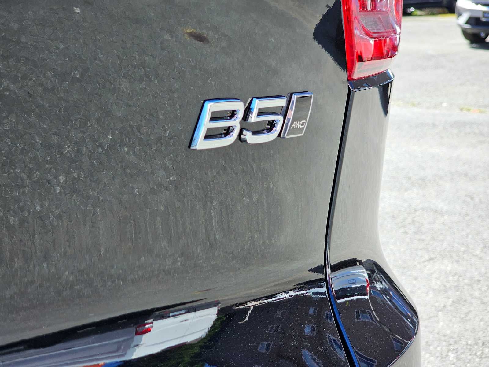 2025 Volvo XC40 Ultra Bright Theme