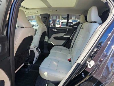 2025 Volvo XC40 Ultra Bright Theme