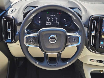 2025 Volvo XC40 Ultra Bright Theme