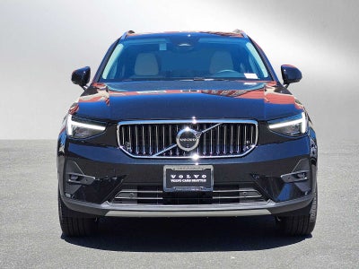 2025 Volvo XC40 Ultra Bright Theme