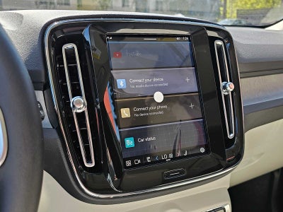 2025 Volvo XC40 Ultra Bright Theme