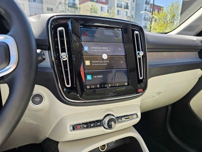 2025 Volvo XC40 Ultra Bright Theme
