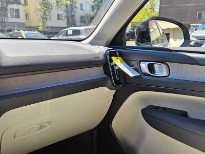 2025 Volvo XC40 Ultra Bright Theme
