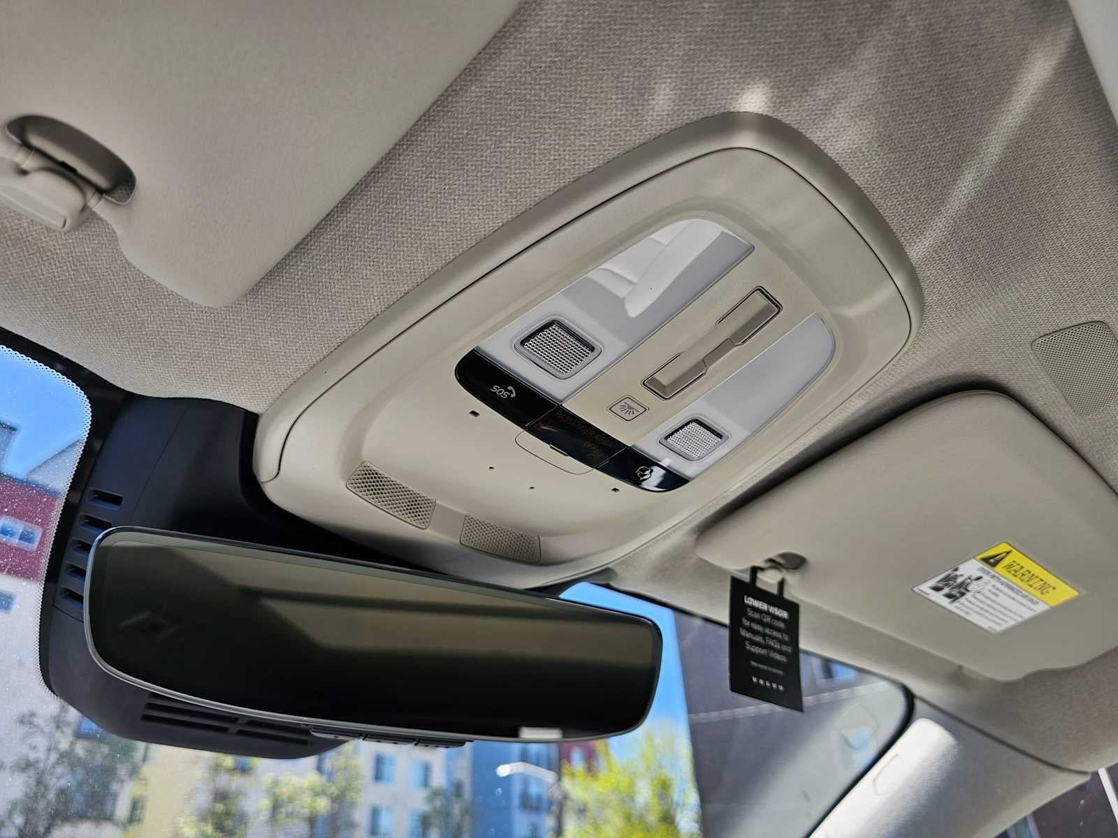 2025 Volvo XC40 Ultra Bright Theme