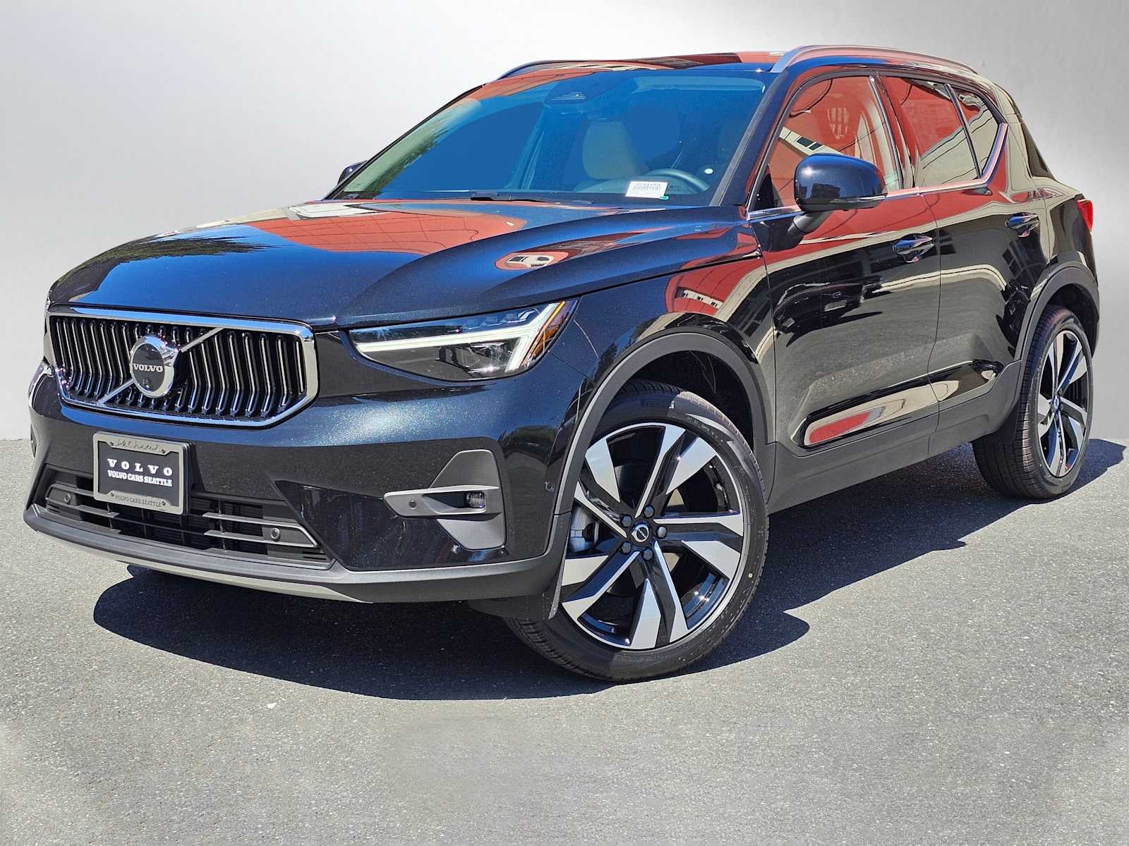 2025 Volvo XC40 Ultra Bright Theme