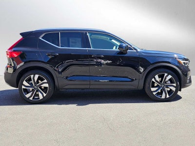 2025 Volvo XC40 Ultra Bright Theme