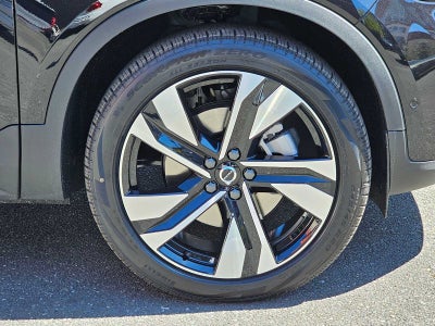 2025 Volvo XC40 Ultra Bright Theme