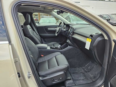 2025 Volvo XC40 Ultra Bright Theme