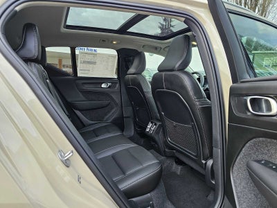 2025 Volvo XC40 Ultra Bright Theme