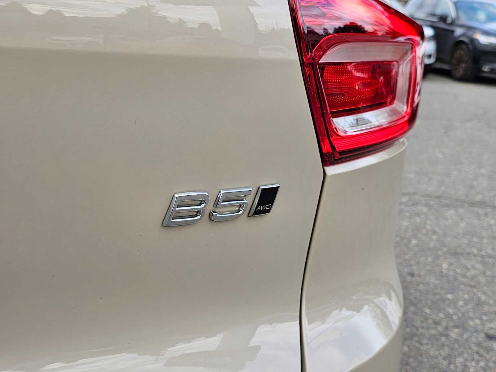 2025 Volvo XC40 Ultra Bright Theme