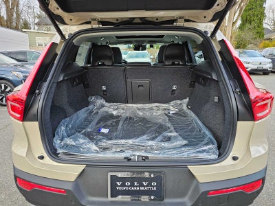 2025 Volvo XC40 Ultra Bright Theme