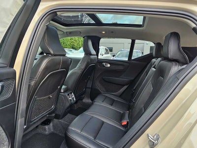2025 Volvo XC40 Ultra Bright Theme