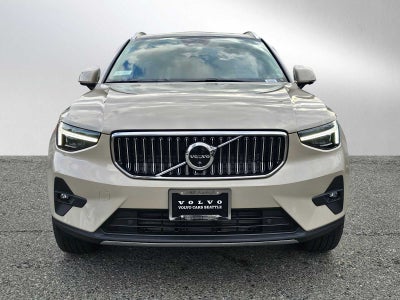 2025 Volvo XC40 Ultra Bright Theme