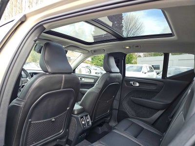 2025 Volvo XC40 Ultra Bright Theme