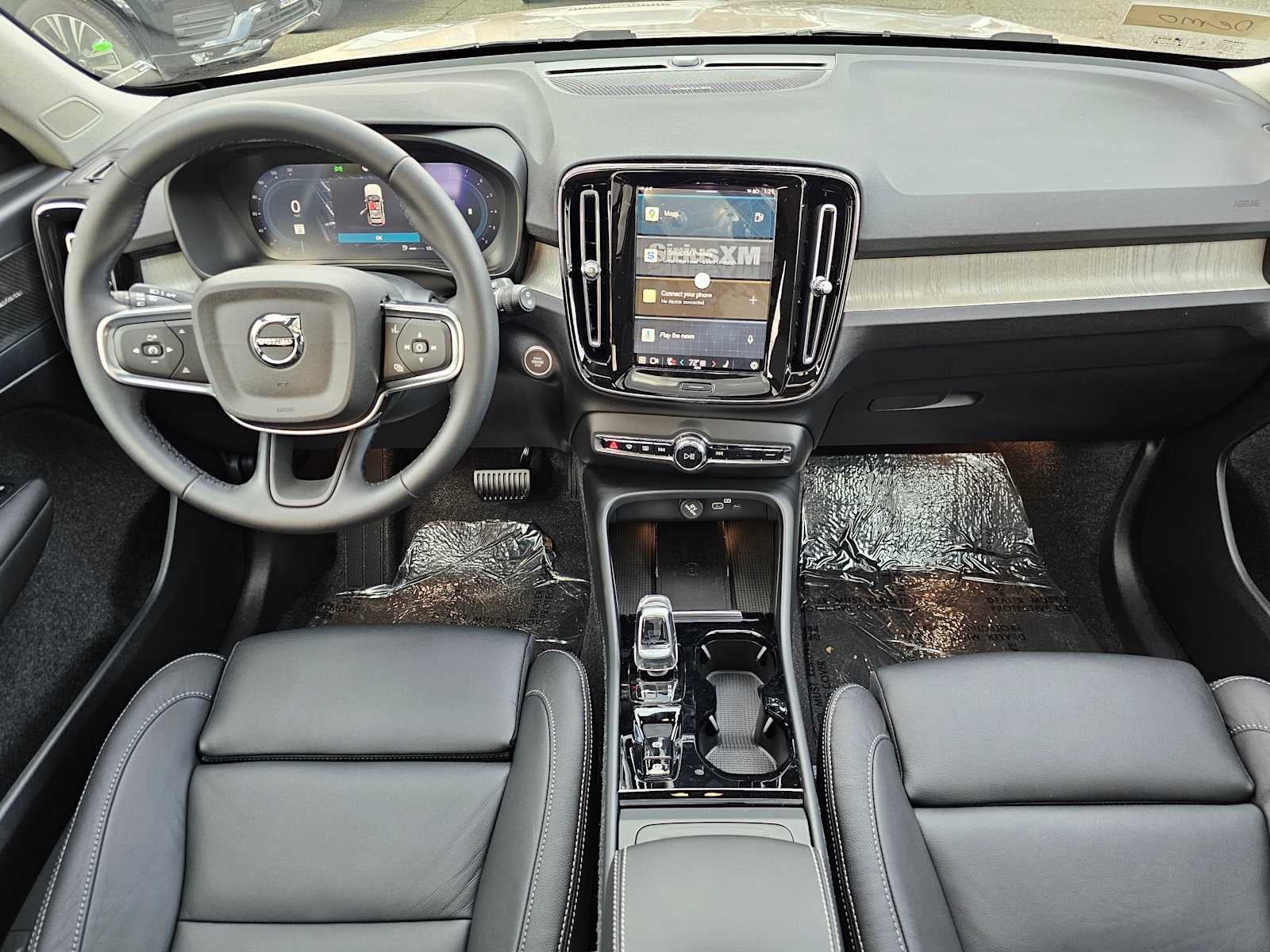 2025 Volvo XC40 Ultra Bright Theme