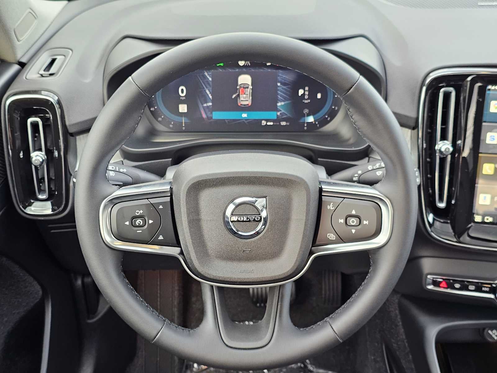 2025 Volvo XC40 Ultra Bright Theme