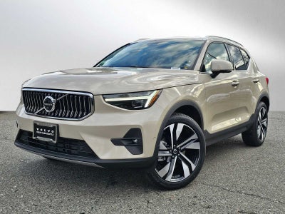 2025 Volvo XC40 Ultra Bright Theme