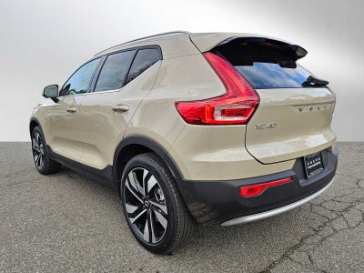2025 Volvo XC40 Ultra Bright Theme